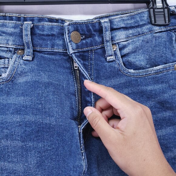 True Religion Jennie Curvy High Rise Shorts Denim Jean Distressed Blue Size 27 - Picture 6 of 15